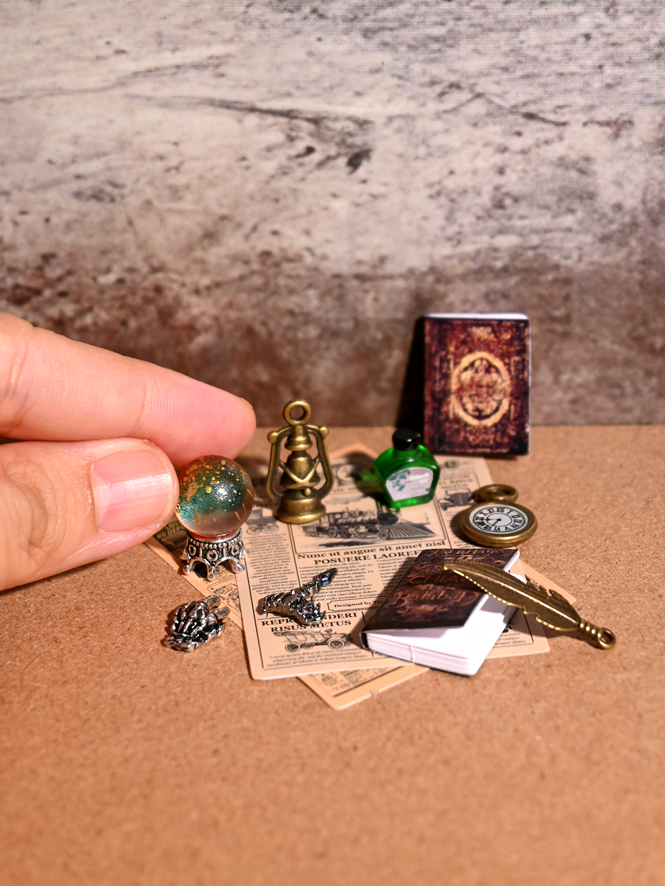 Miniature Replica Magic Vintag - Photography Of Book บทวิจารณ์และราคา